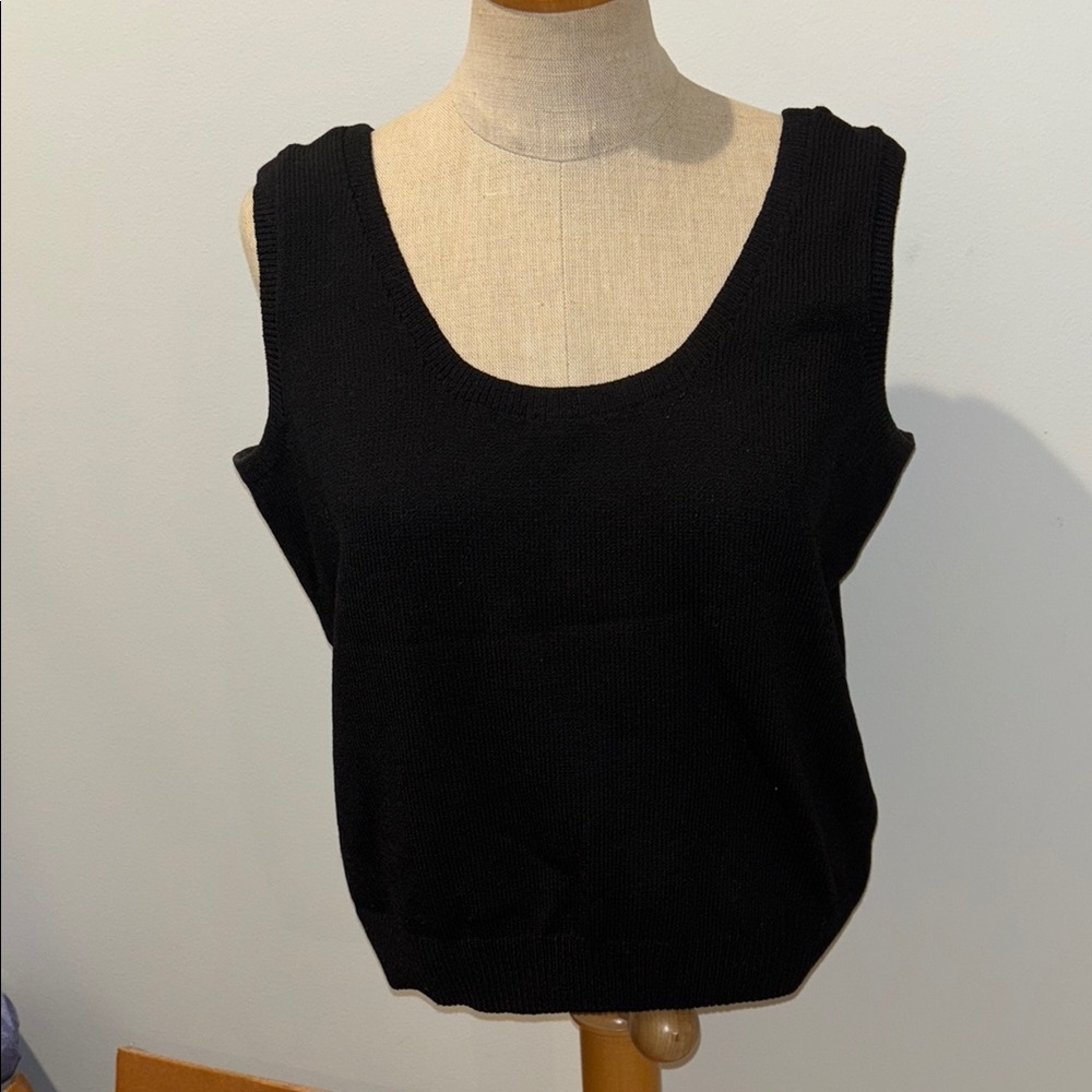 St. John’s knits basic black tank top size large